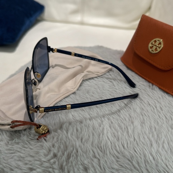Tory Burch sunglasses - Picture 3 of 4